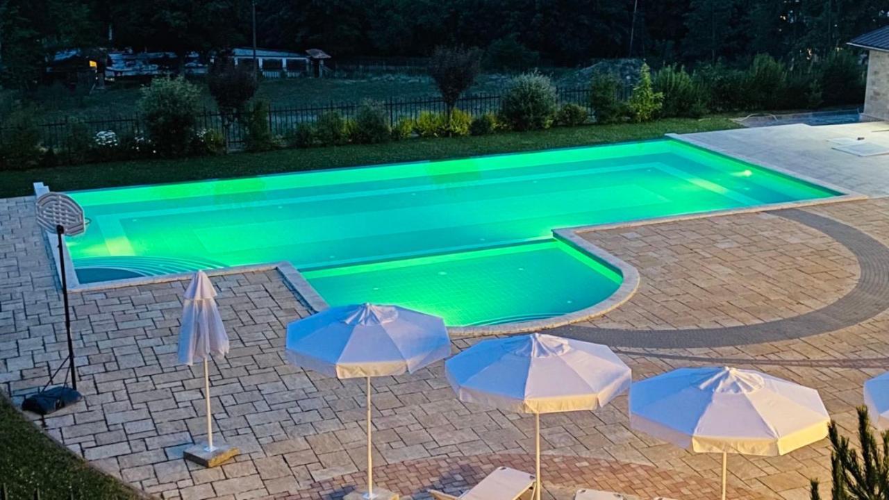 Комплекс Омайник Villa คาโลเฟอร์ ภายนอก รูปภาพ